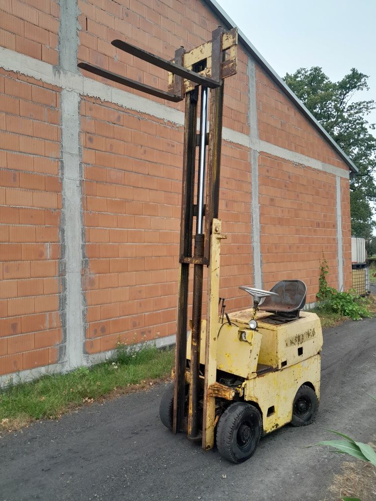 Wózek widłowy, widlak, wierzyczka, rak c330