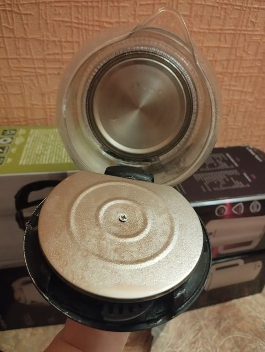 Електрочайник Wiren Liberton