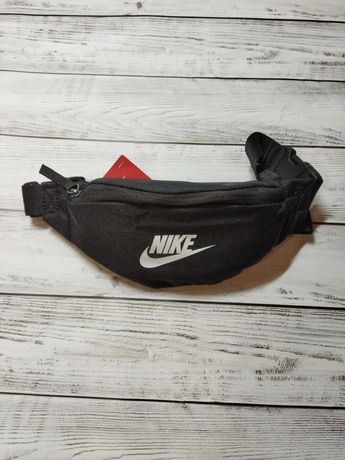 Спортивна сумка Nike, бананка