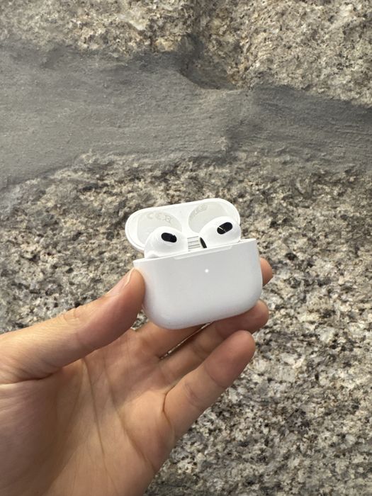 AIRPODS 3 GEN IGUAL A NOVOS