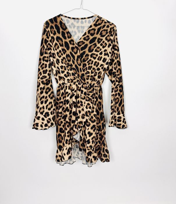 Krótka sukienka w panterkę z falbaną S 36