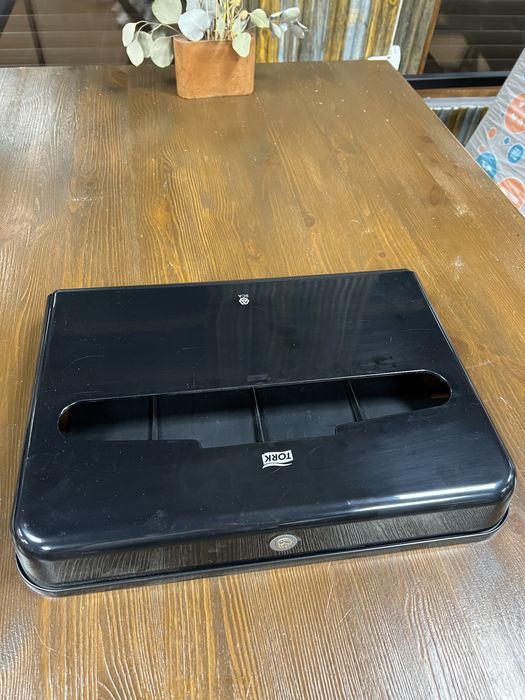 Tork диспенсери чорні