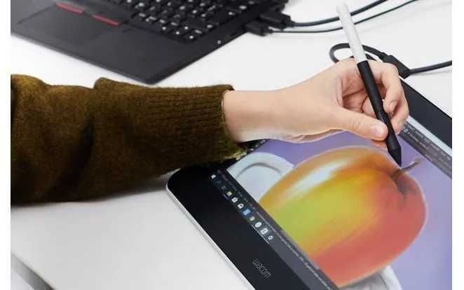 Wacom One 13 Pen Display Tablet graficzny 13.30" + rysik do nauki