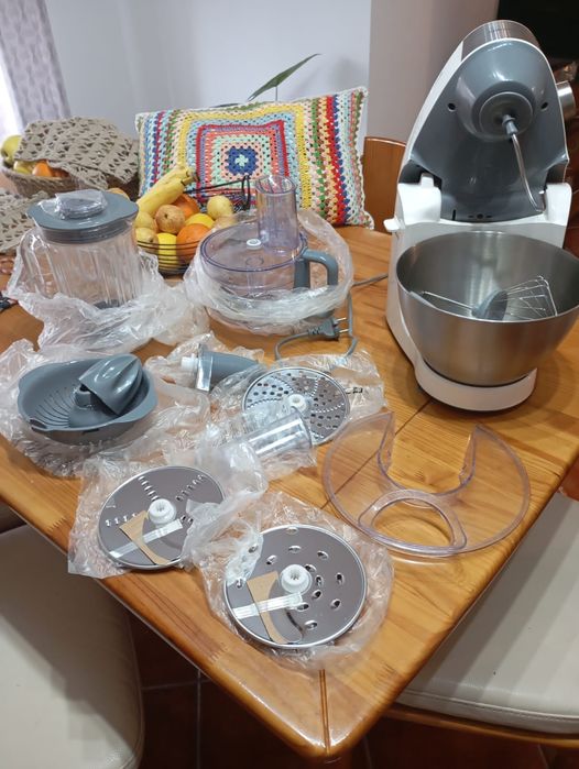 Robôt de cozinha Kenwood,com 7 acessórios.