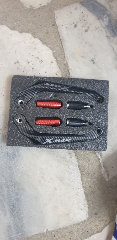 Vendo material da yamanha x-max  125 e material universal