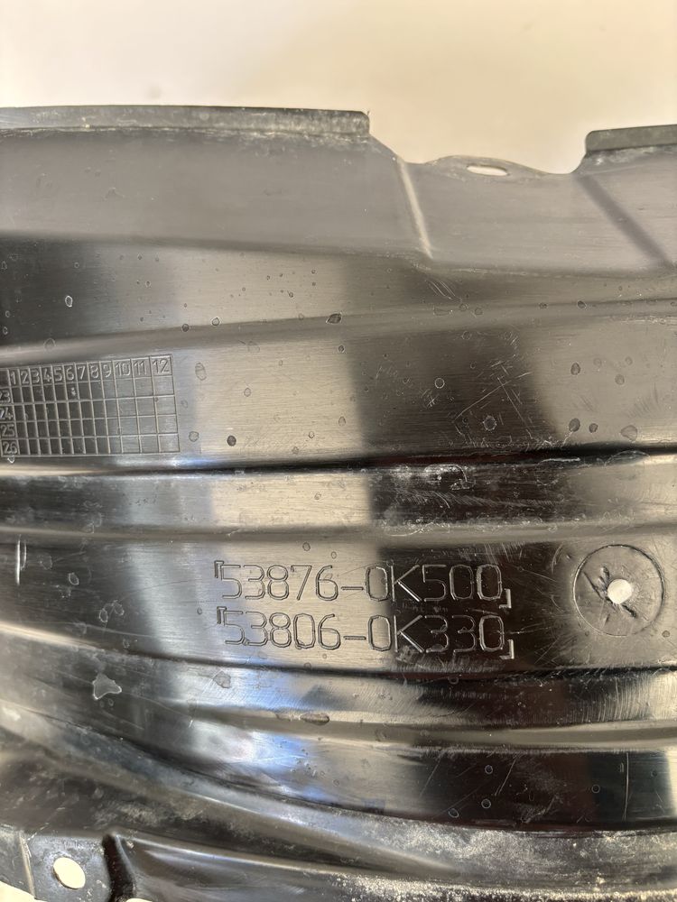 Toyota Hilux VIII 8 20- nadkole lewy przód lewe przednie