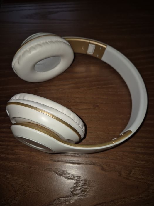 Беспроводные  наушники BASE BOOSTER.