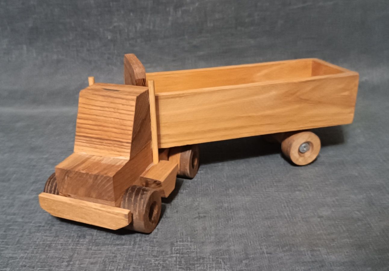 Машинка деревянная