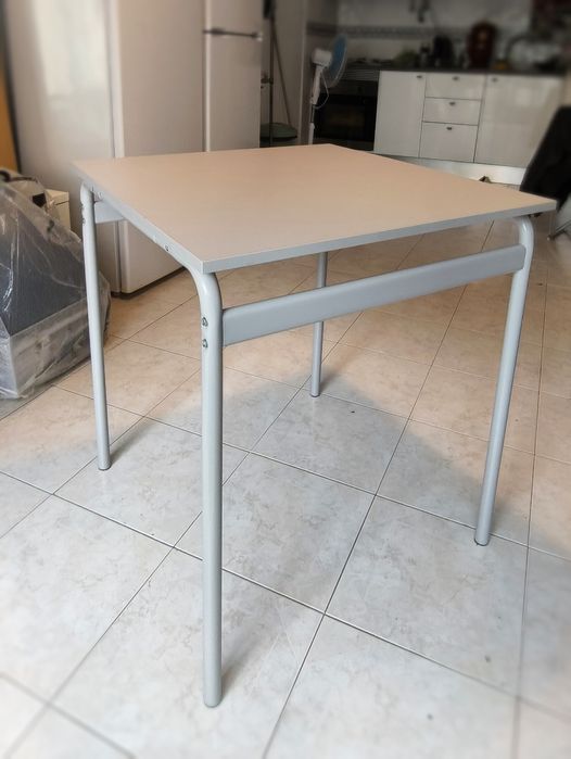 Mesa IKEA GRÄSALA - 67x67 cm - Excelente Estado