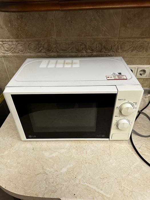 Продаю Микроволновая піч   роботает