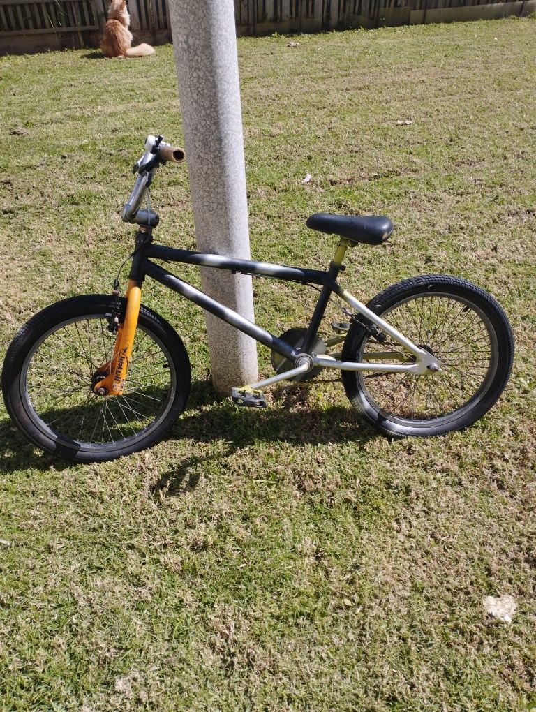 Bicicleta bmx usada como nova