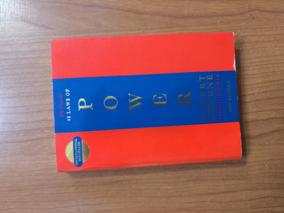 Livro 48 laws of power de Robert Greene