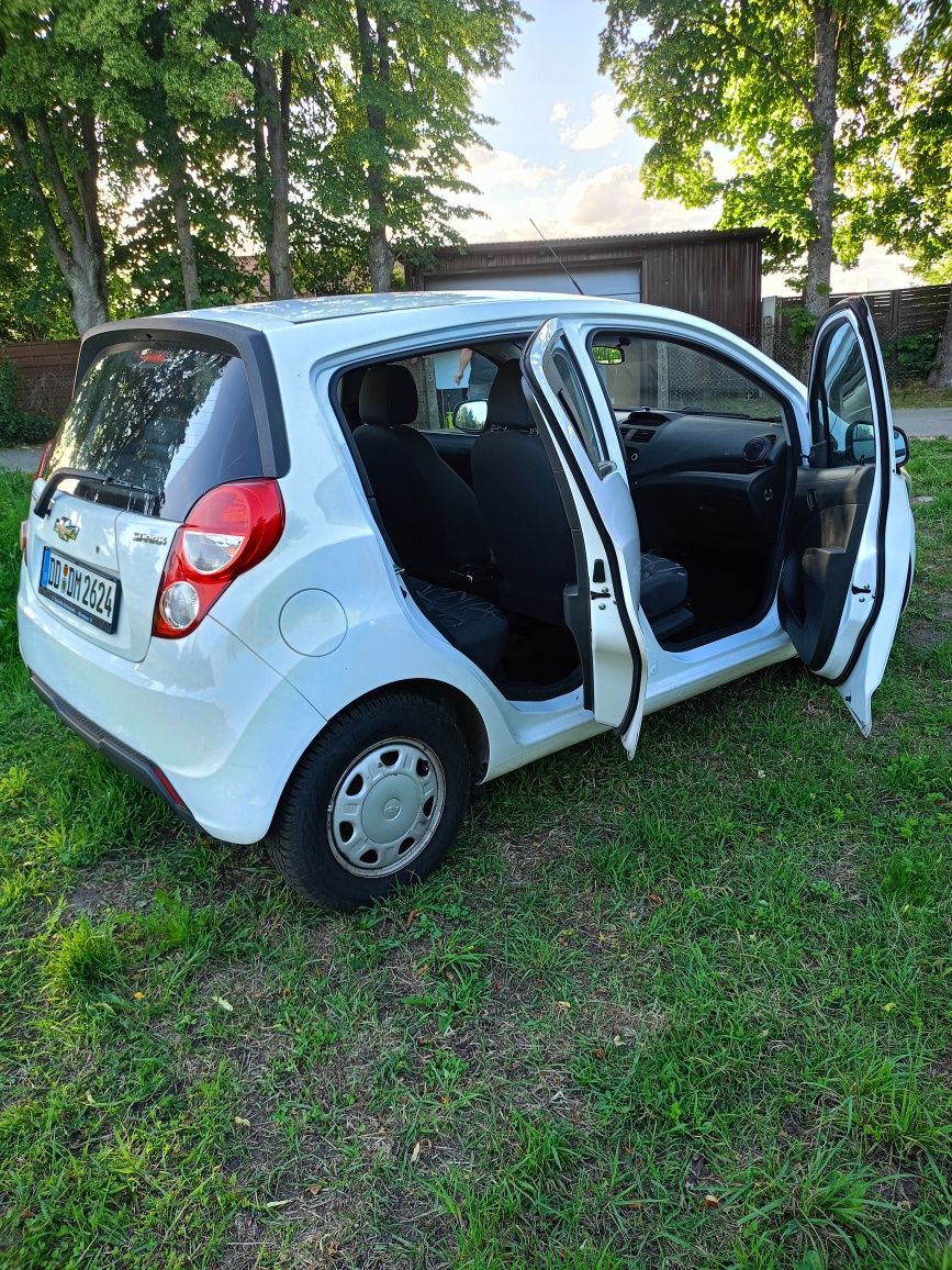 Chevrolet spark samochód osobowy