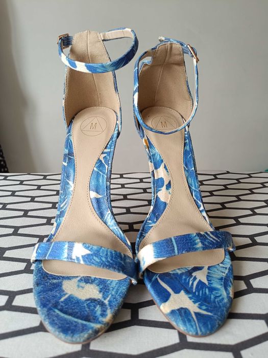 Sandałki niebiesko białe szpilka Missguided - 40