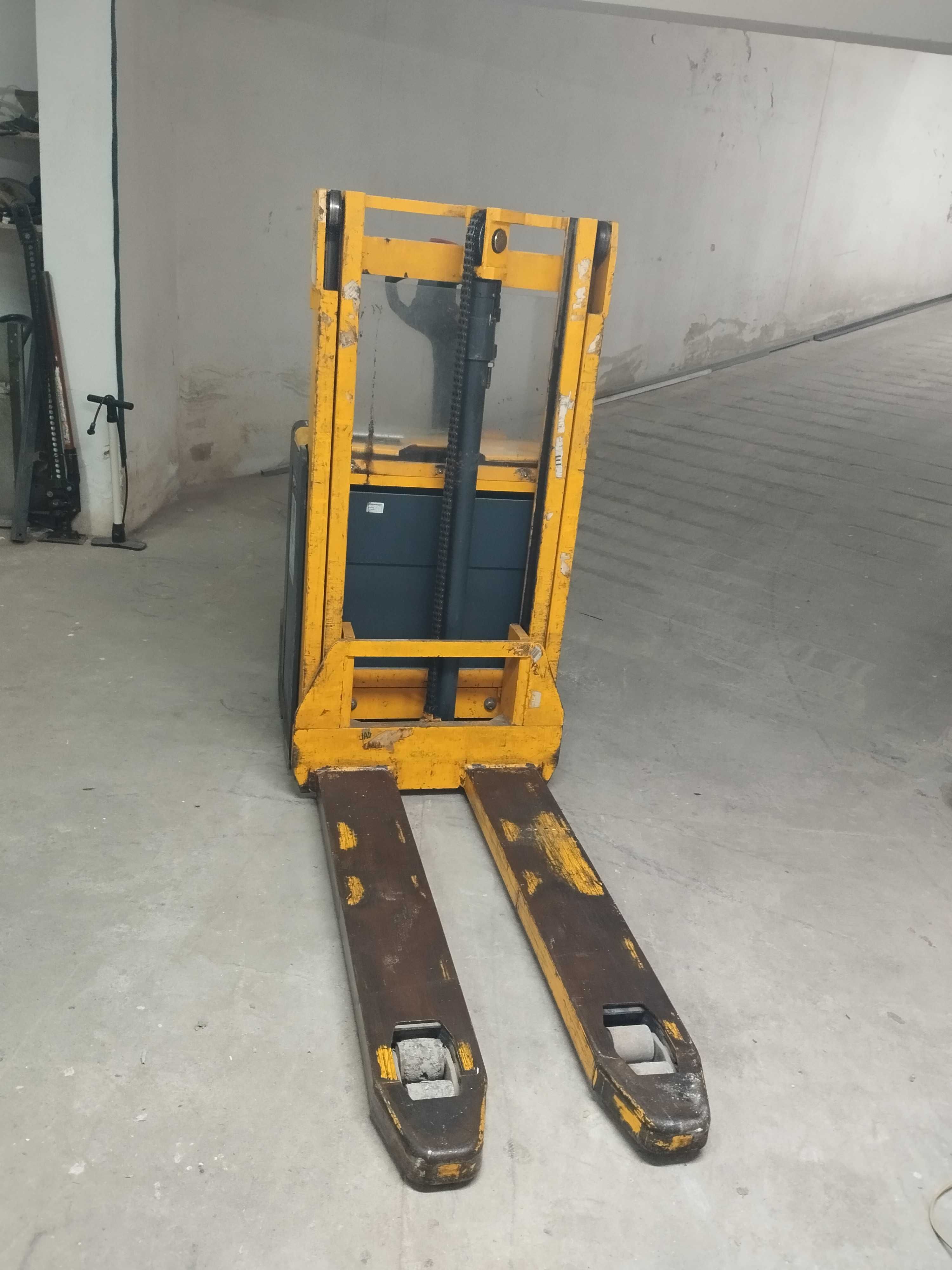 Stacker Empilhador JUNGHEINRICH