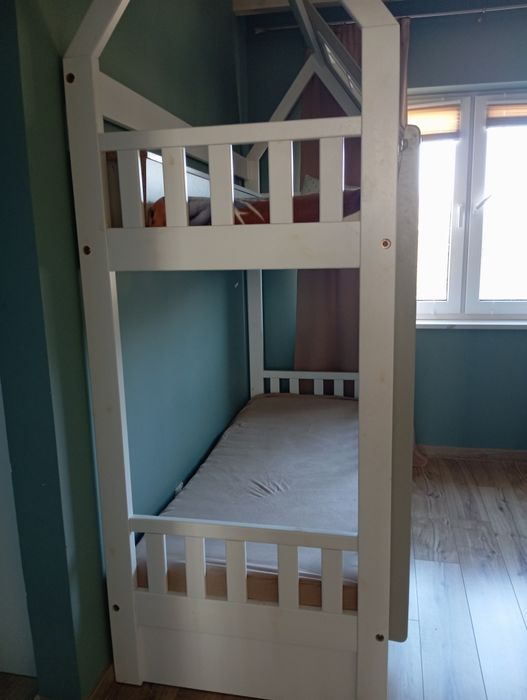 Piętrowe łóżko - domek