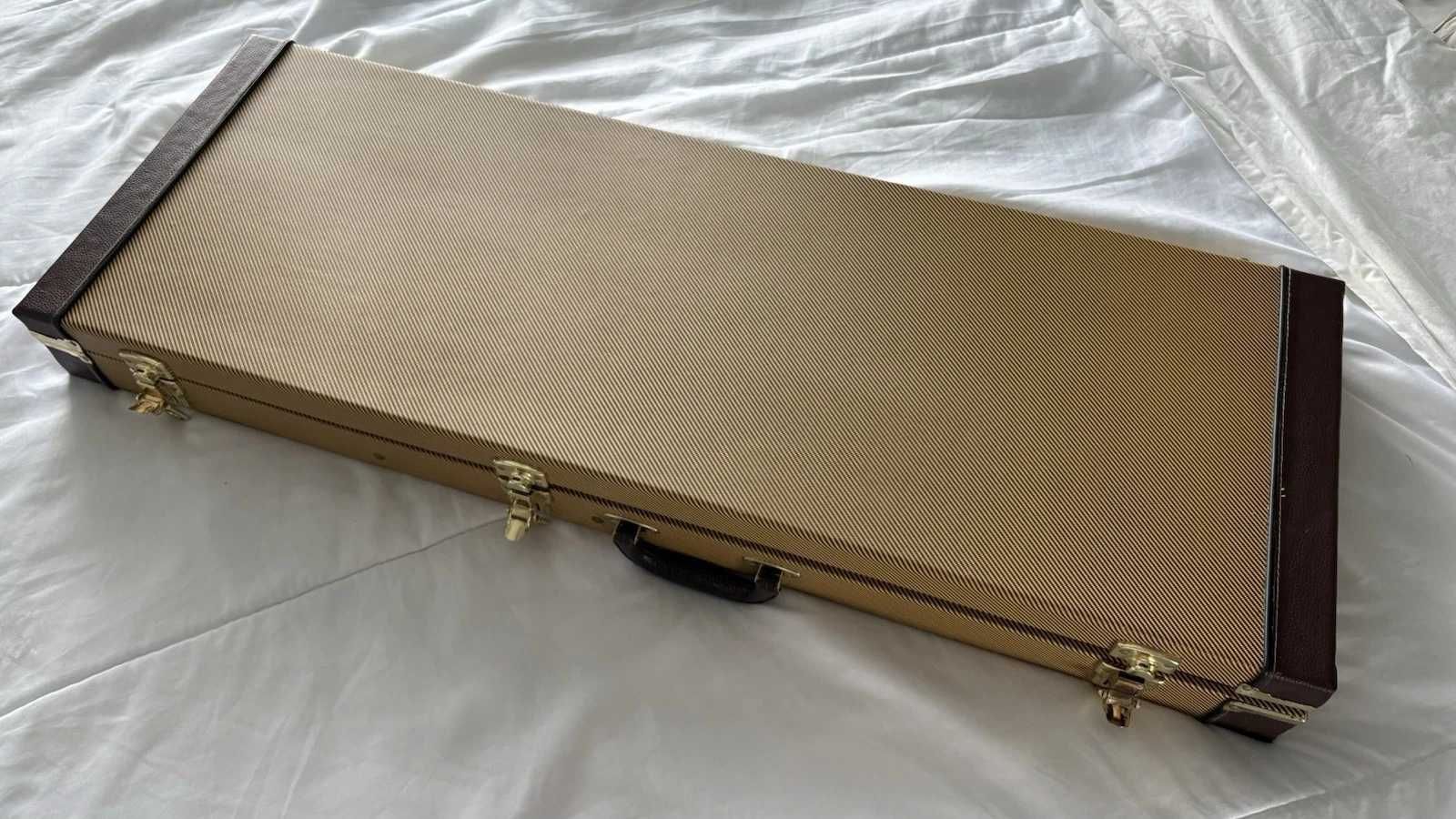 Fender Stratocaster meksykański standard MIM z tweedowym twardym etui