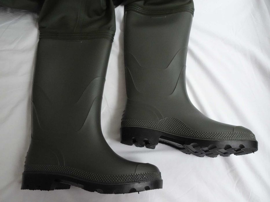 Nowe spodniobuty wodery wędkarskie 41 Waders oliwkowy szelki pudełko