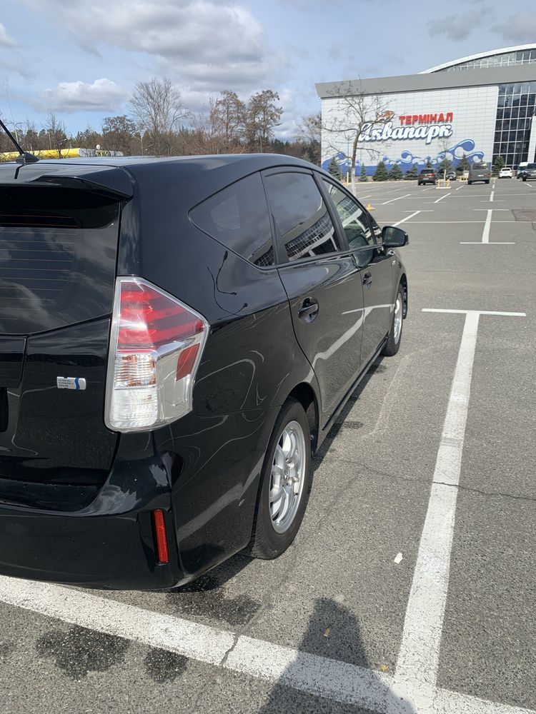 Продам Toyota prius V. ГБО