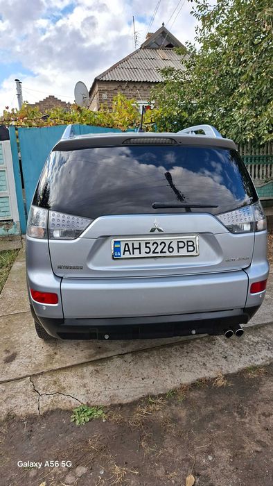 Автомобиль митсубиси аутлендор