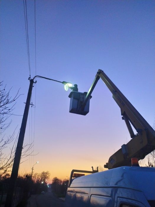 Вуличне освітлення. послуги автовишки  автовишка підйомник