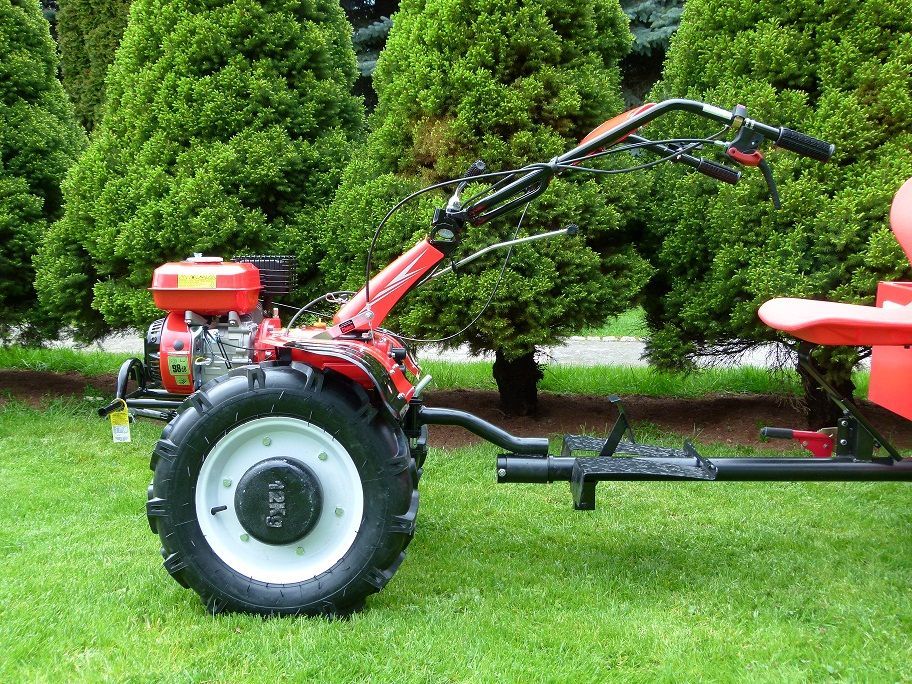 GLEBOGRYZARKA HECHT 7100 Traktorek jednosiowy z przyczepką Dzik