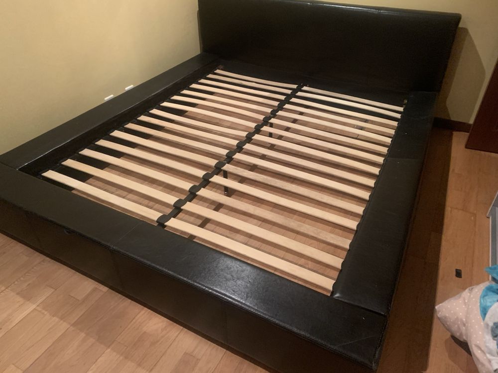 Cama em cabedal em muito bom estado