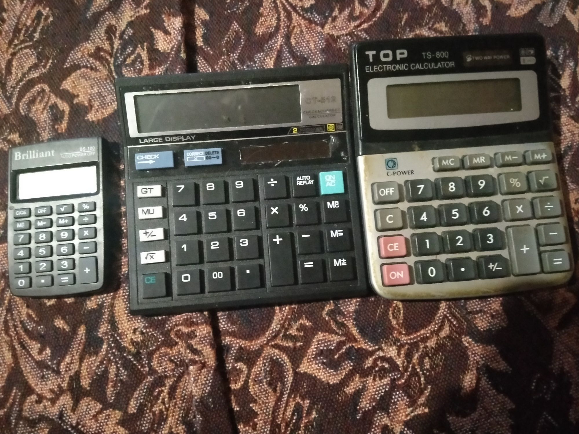 Три калькулятора.