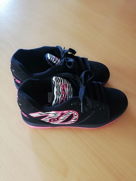 Ténis com rodas heelys