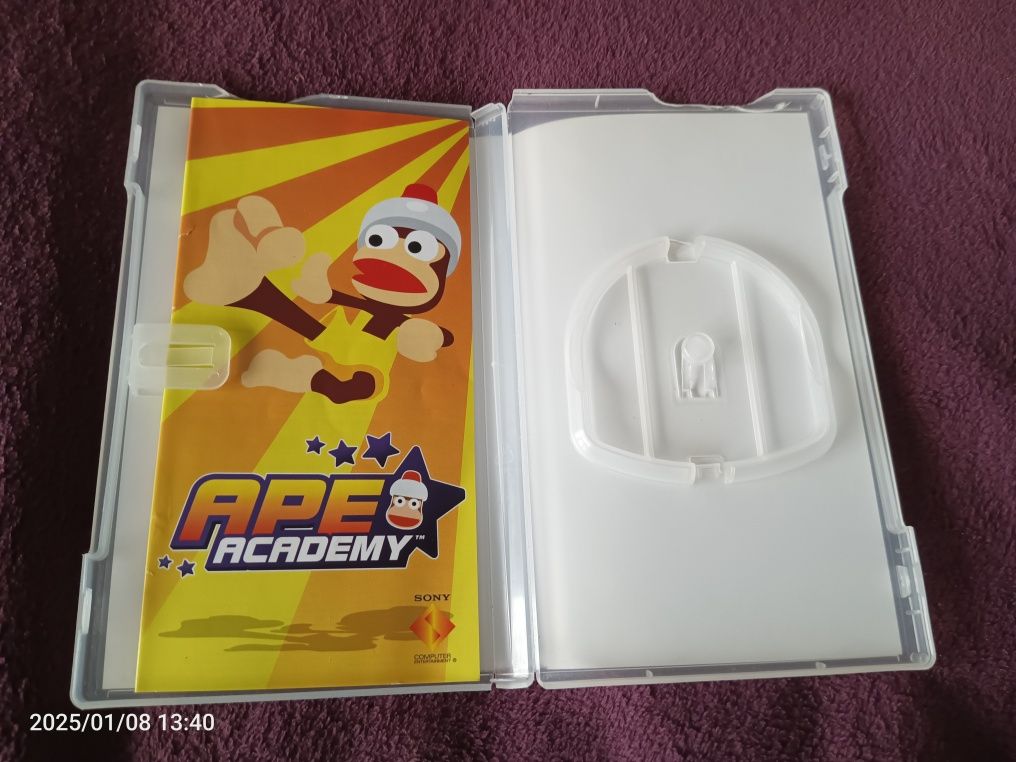 Pudełko od gry Ape Academy na konsolę PSP