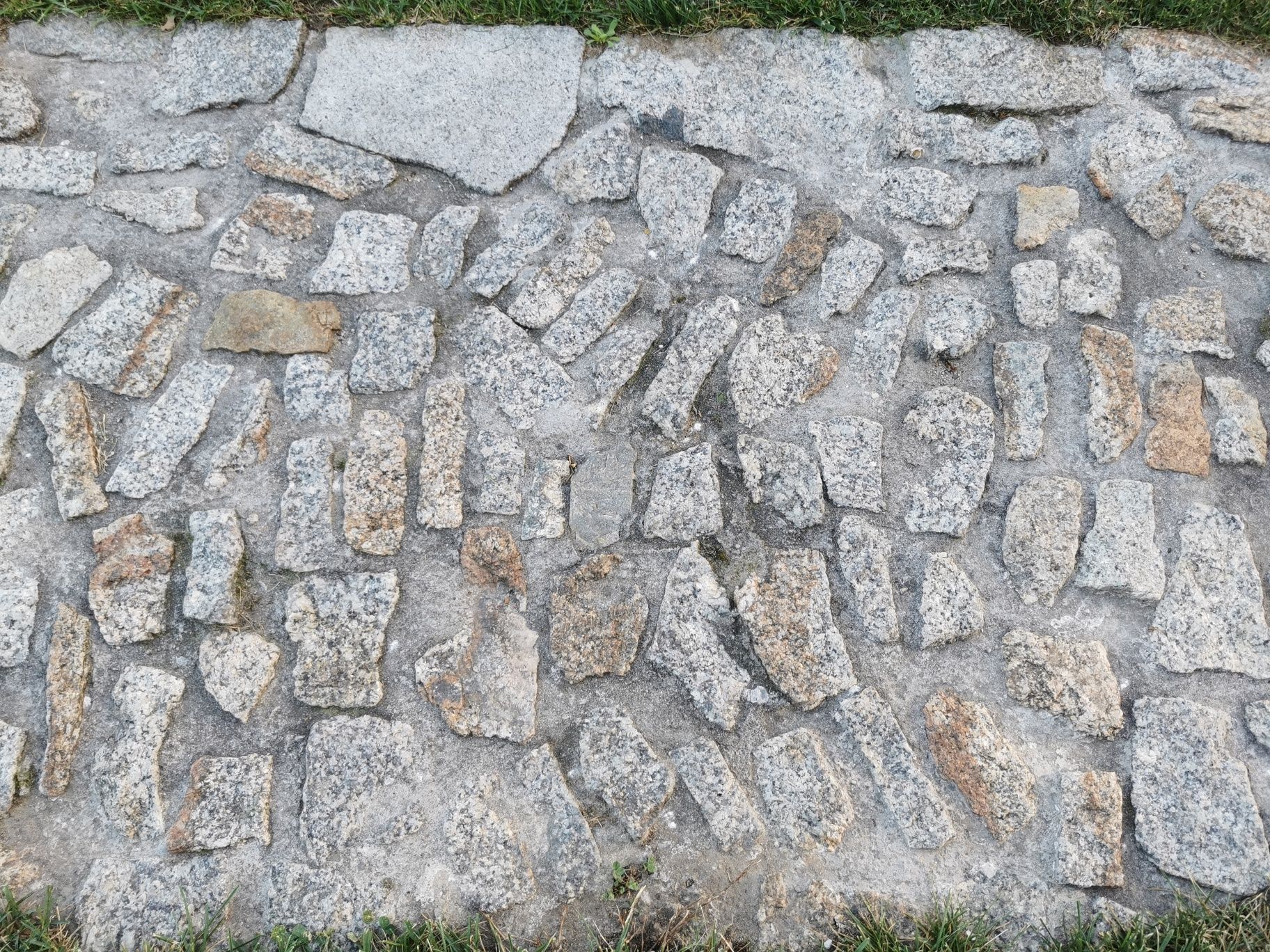 Kamień granitowy nie foremny