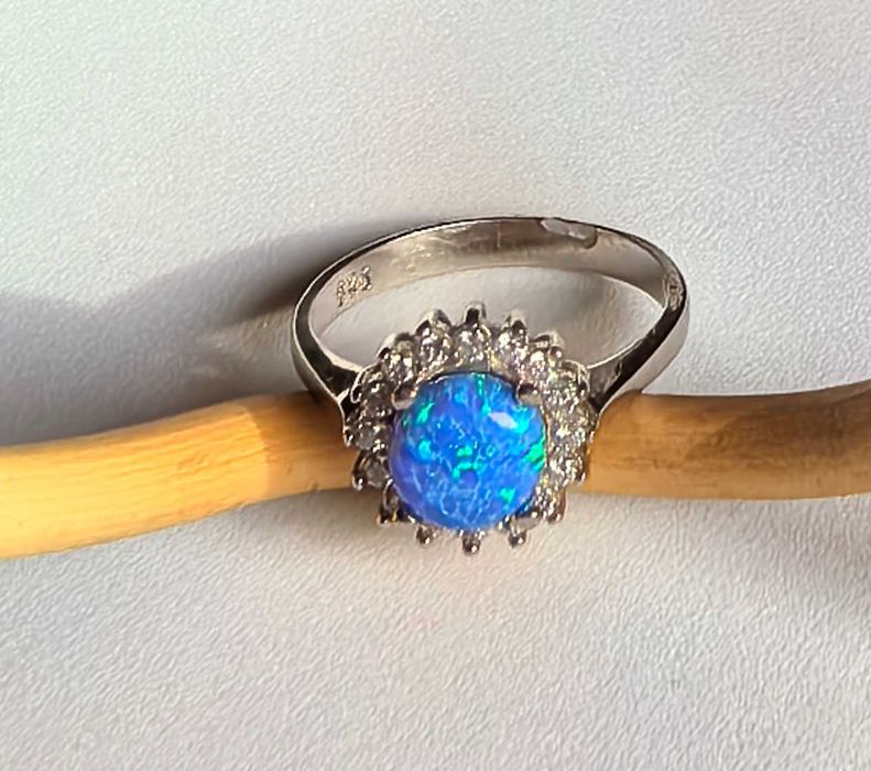 Srebrny pierścionek z OPALEM AUSTRALIJSKIM i cyrkoniami P925 rozm.17