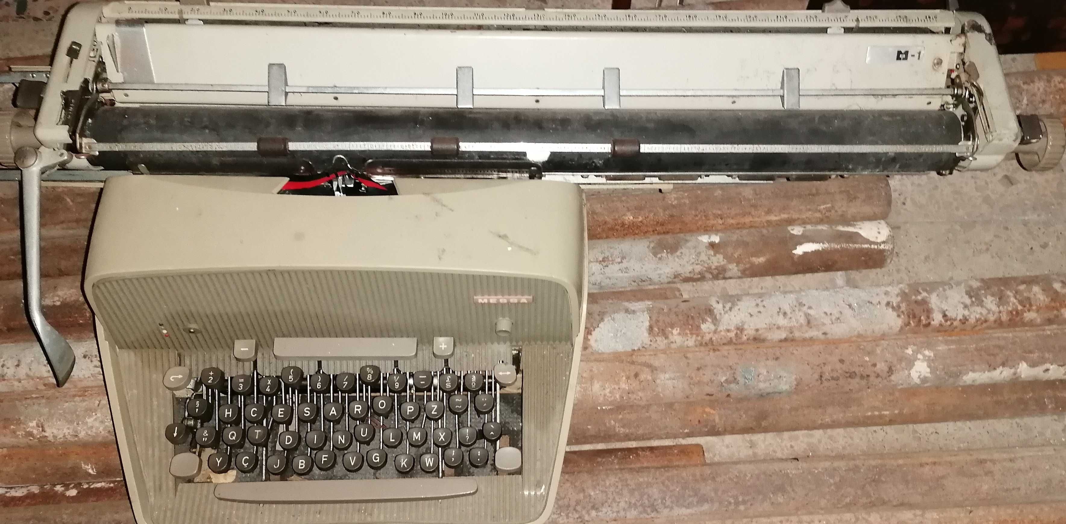 Maquina de escrever "Messa", carreto longo, muito antigo