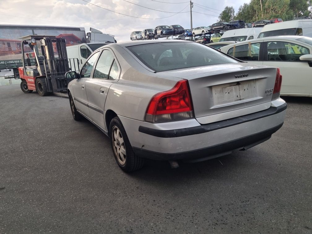 Volvo S60 2.4D de 2002 para peças