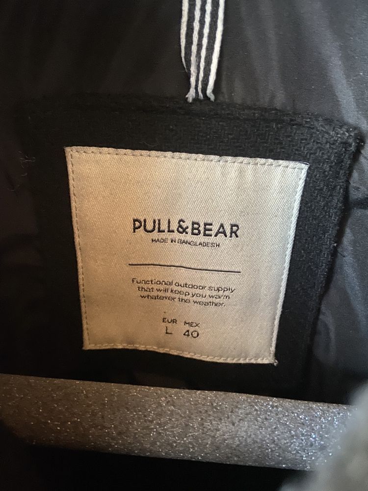 Czarny Płaszcz Pull&Bear [L]