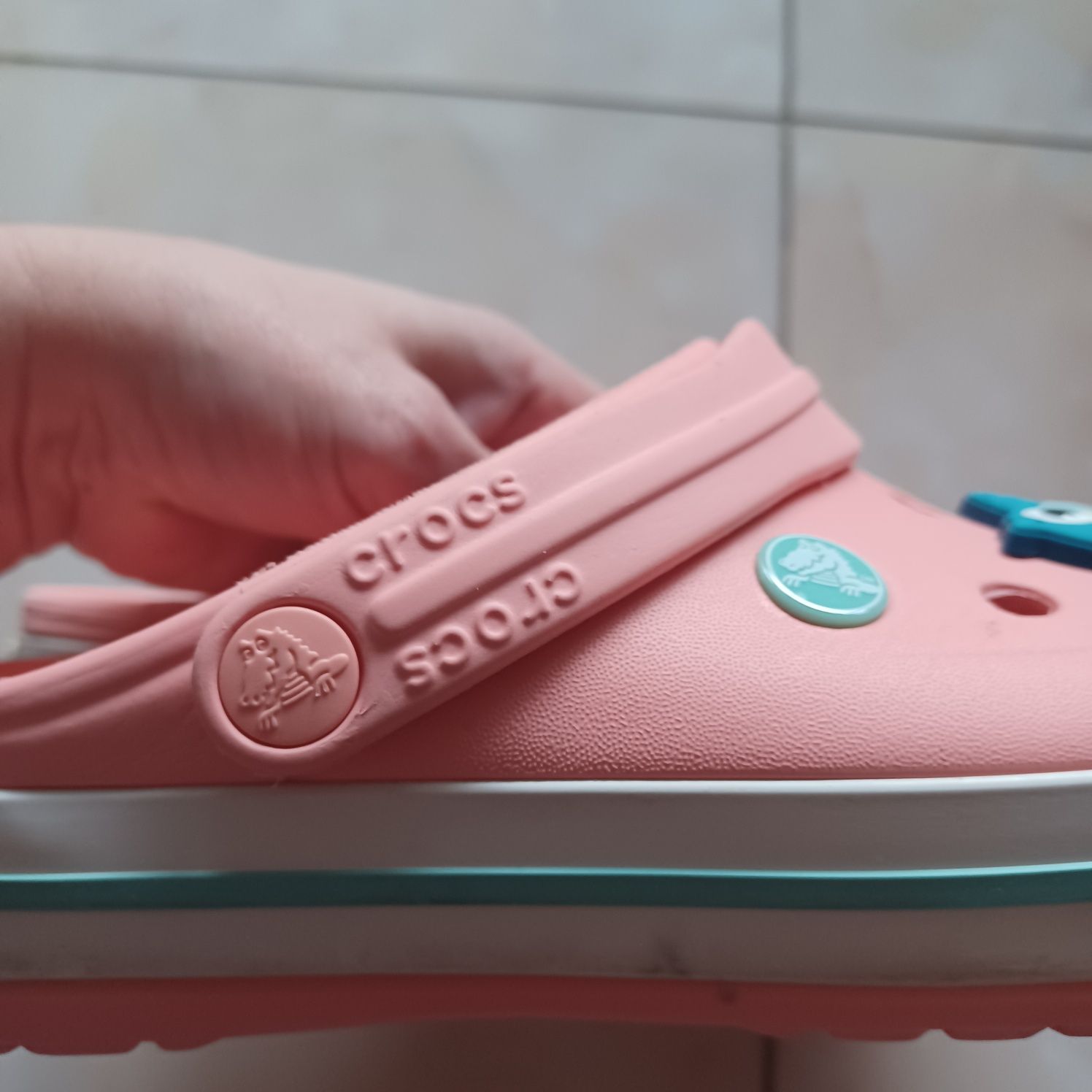 Crocsy damskie jak nowe raz założone M7/W9/ dwie przypinki