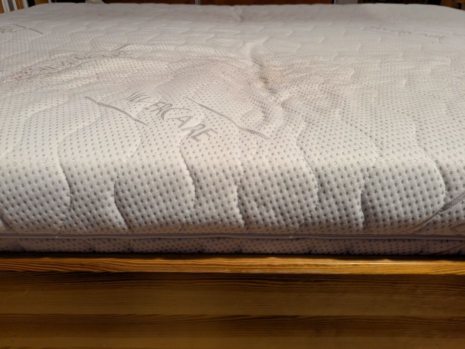Materac z pokrowcem 160x200cm fdm
