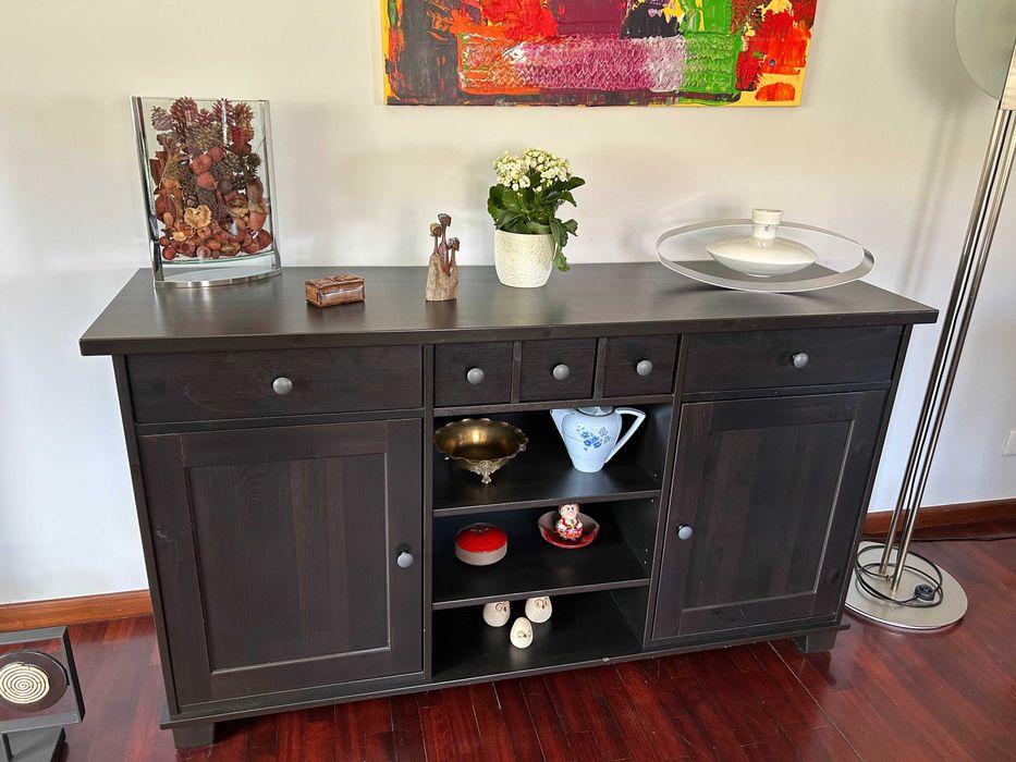 Aparador IKEA STORNAS, com bom estado de conservação