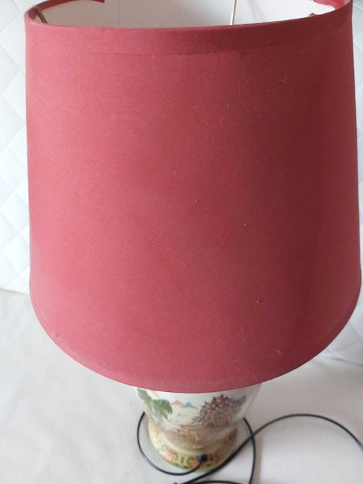 Lampa stołowa z podstawą chińskiego wazonu porcelanowego