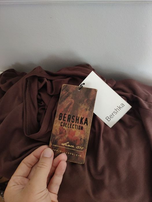 Asymetryczna sukienka Bershka. Rozm M/L. 100%Wiskoza. Brązowa. Nowa