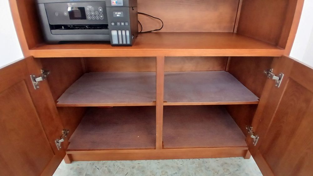 Móvel madeira maciça com portas