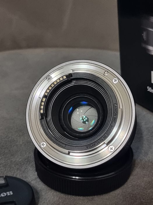 Canon RF 50mm f/1.8 STM