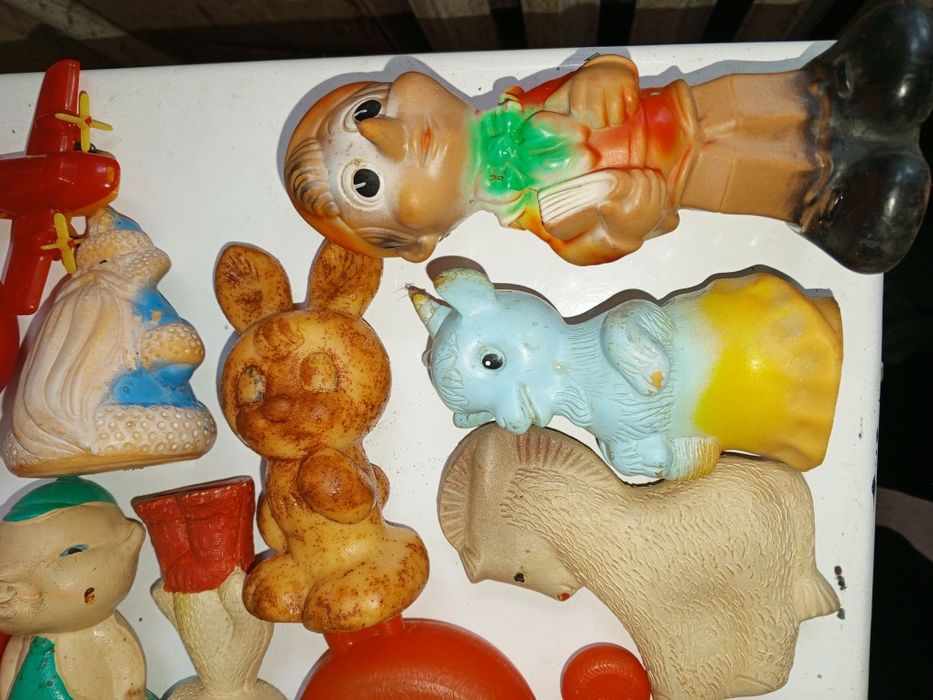 Игрушки СССР резиновые,пластиковые , пистолеты , солдатики,мягкие