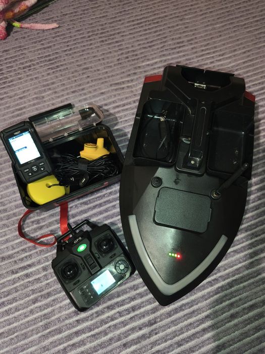 Продам карповый кораблик и эхолот.