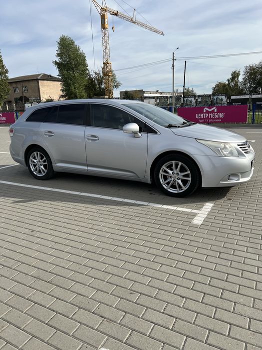 Продам тойоту авенсіс  в хорошому стані, детальна інформація по номеру