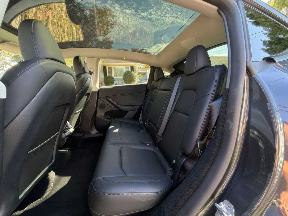 Tesla Model Y Long Range      2025