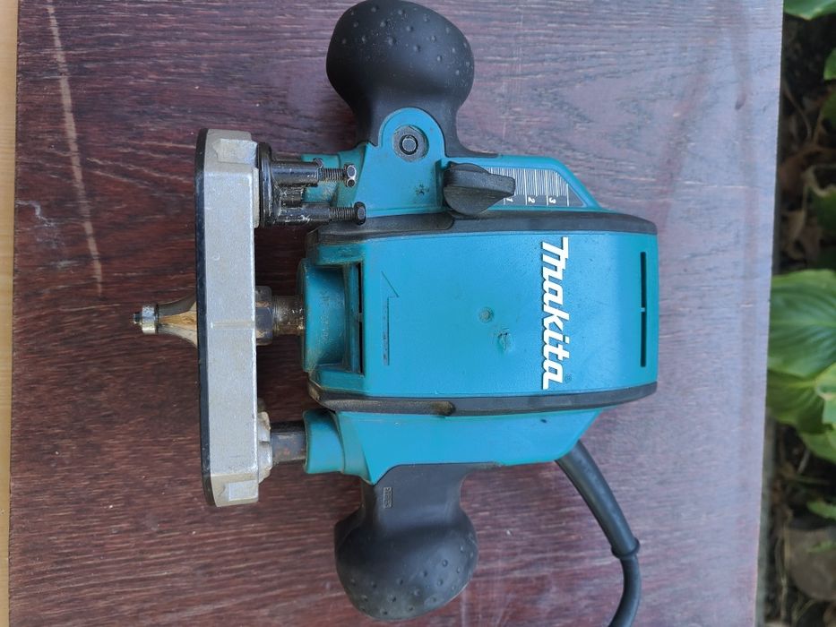 Фрезер Makita RP0900