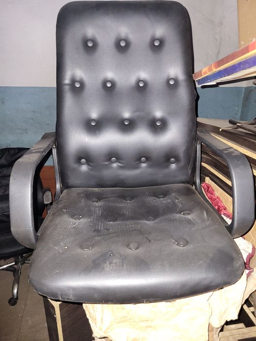 Продам крісло офісне