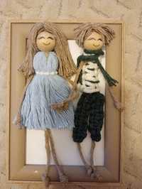 Makramowe laleczki w ramce chłopiec i dziewczyna