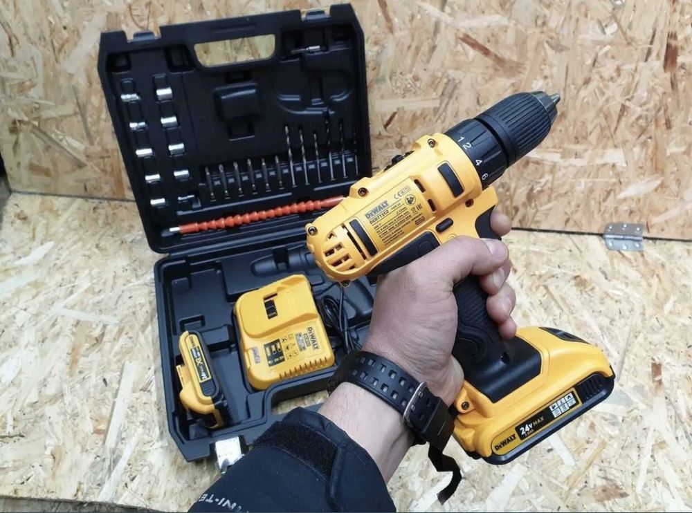 Акумуляторний шуруповерт Dewalt 24B c DFR